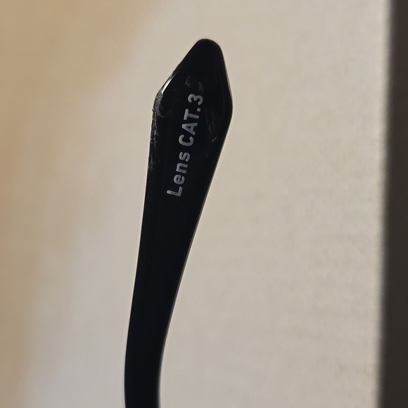 Quay Australia-NWOT "Srsly" Polarized Gold and Black Metal Sunglasses - Picture 10 of 17